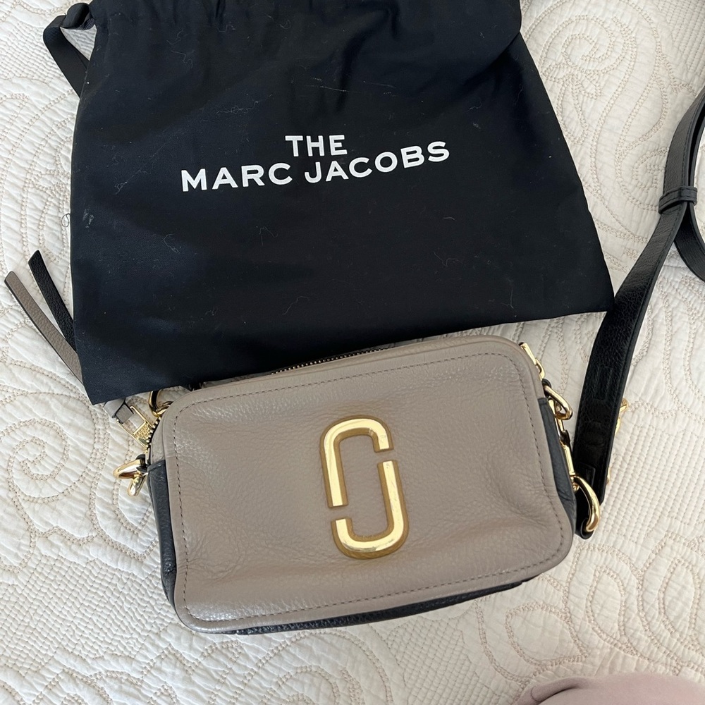 Marc Jacobs soft shot 21 with duster